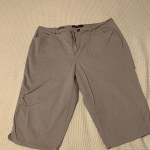 Gloria Vanderbilt Grey denim capris